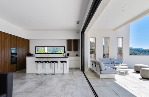 Pietrosella Villa | 270m², 5 Bedrooms with shower romms and a swimming pool