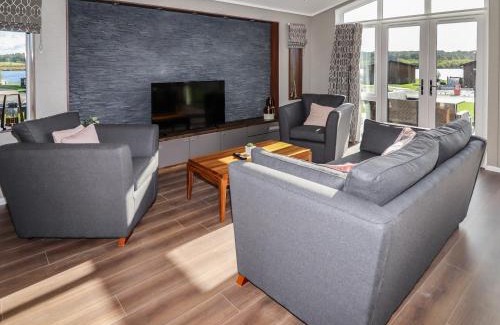 Oakmere House | 28 Delamere Point