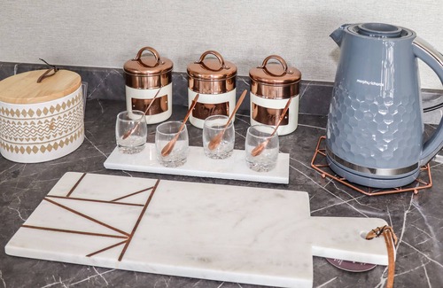 Oakmere Cottage | 28 DELAMERE POINT, pet friendly, with hot tub in Delamere