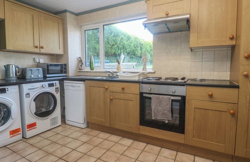 Hayle Cottage | 28 GUILDFORD ROAD, family friendly, with a garden in Hayle