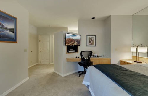 Century West Hotel | 28 m² Hotel ∙ 1 bedroom ∙ 2 guests