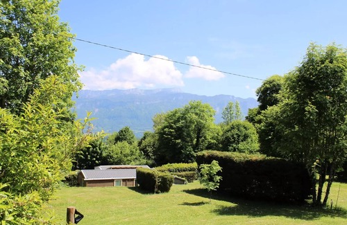 Miribel-les-Echelles Cabin | 28. Roulotte Pétunia 4 persons