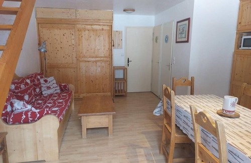 Valloire Apartment | 280m from ski slopes, 3rd floor, balcony, parking, tv, ski locker, 48m², Valloire
