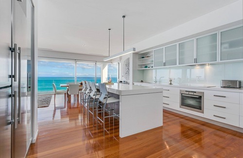 Port Elliot House | 29 Barbara - Beachfront - Luxury - Linen Included - Wi-Fi
