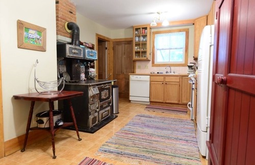 Historic District Cottage | 29 day rental - Flexible — extended Fall, Winter, Spring in the Rockies!
