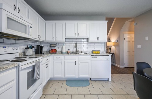 Cartersville House | 29 Middleton Court, Cartersville