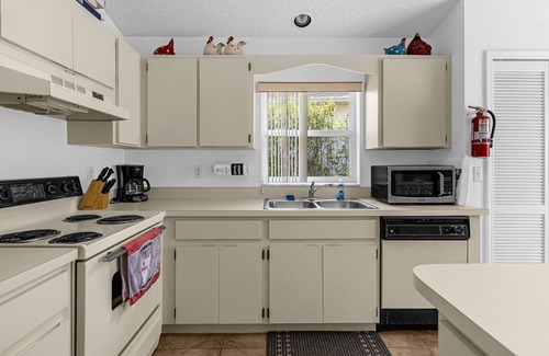 Lindfields House | 2974 3BD Family home + Pool