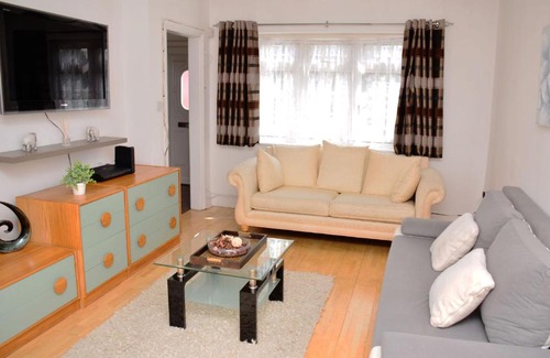 Stanwell House | (29EW-01) Dreams Serviced Accommodations- Staines/Heathrow