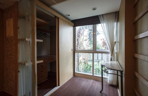 Khlong Toei Nuea Apartment | 2B - 2 Bedroom Downtown Apartment with shared Pool