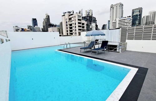 Khlong Toei Nuea Apartment | 2B - 2 Bedroom Downtown Apartment with shared Pool