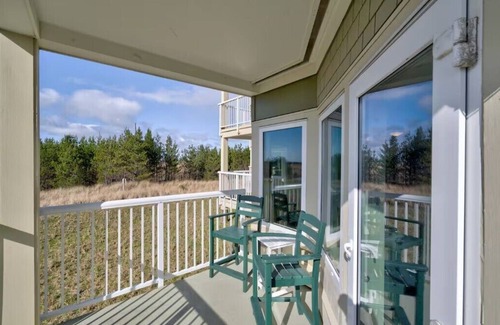 Long Beach Condo | 2bd, 2ba, Walk to Town and Beach (SRetreat)