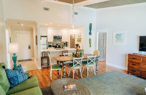 Isle of Palms Condo | 2bd/2bath villa with pool and walkable to the beach