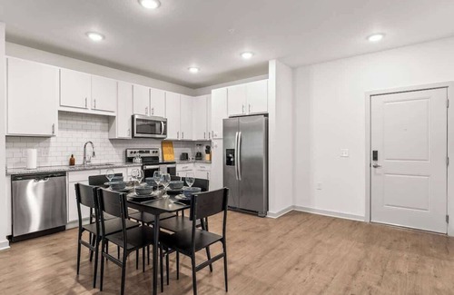 Bay Lake Apartment | 2Bd Apt Sleeps 8 PetsAllowed Close to Disney