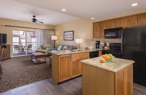Table Rock Hotel | 2BD Deluxe/Branson - w/Pools, Barbecue, Gym!