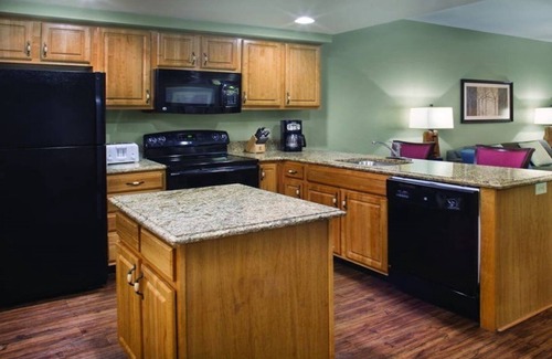 Table Rock Hotel | 2BD Deluxe/Branson - w/Pools, Barbecue, Gym!