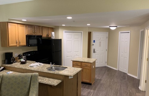 Table Rock Hotel | 2BD Deluxe/Branson - w/Pools, Barbecue, Gym!