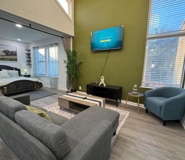 Dallas Apartment | 2BD DT Dallas l FIFA READY l 5 Min from Love Field