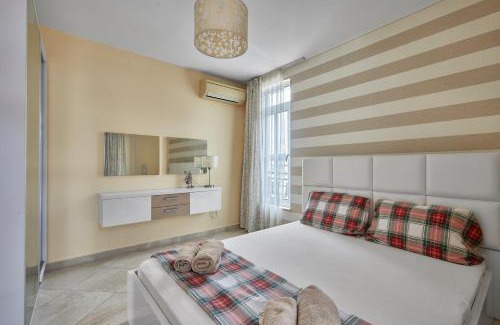 Chernomorets Apartment | 2BD Flat with Balcony in Flores Garden Complex by Flat Mаnаger