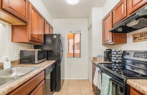 Hedrick Acres Condo | 2BD Gated Condo, Pool, Patio, Near University of Arizona, Tucson AZ 🌵