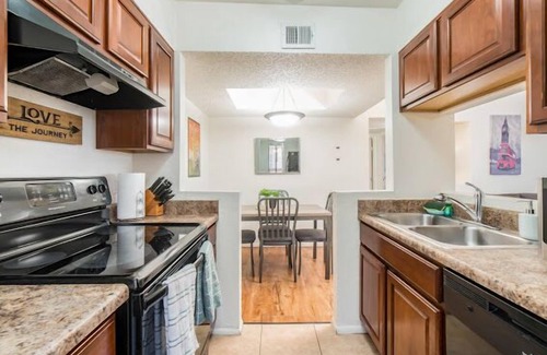 Hedrick Acres Condo | 2BD Gated Condo, Pool, Patio, Near University of Arizona, Tucson AZ 🌵