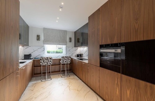 Wandsworth Apartment | 2Bd London Bliss Apartment Retreat, Imperial Wharf