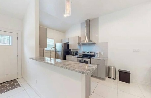 Central City Apartment | 2BD-RemoteWork-Extd Stay Discounts-PetsOK-Central