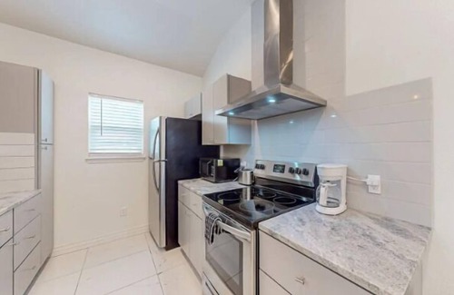 Central City Apartment | 2BD-RemoteWork-Extd Stay Discounts-PetsOK-Central