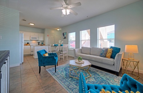 Port Aransas Condo | 2BDR Condo w/Pool | Walk to Shore, Pet-Friendly