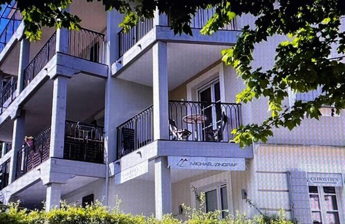 Saint-Tropez City Centre Apartment | 2BdR Luxurious Haven with Parking in Heart of Saint Tropez