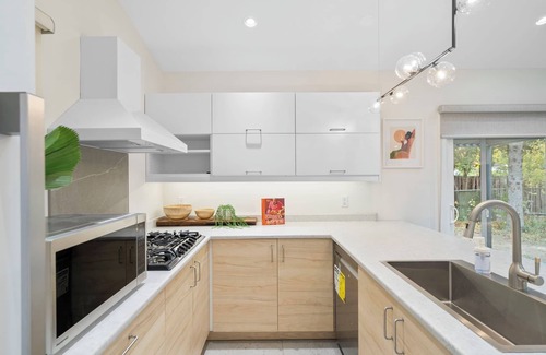 Agincourt North House | 2BDR Private Garden Suite — Relocation, Business, Travel, Dog-Friendly, Parking