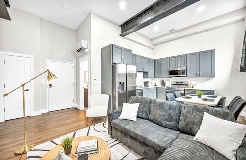 Cleveland Apartment | 2Bed 1Bath Free Parking 10 Min to DT Gym