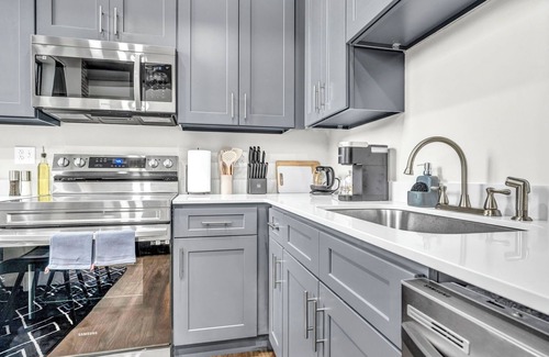 Cleveland Apartment | 2Bed 1Bath Free Parking 10 Min to DT Gym