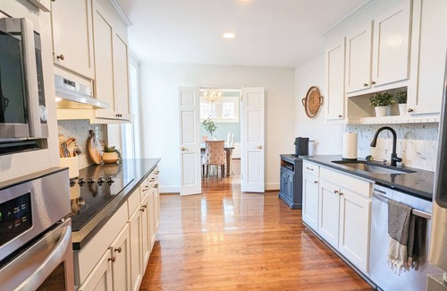 Greenville Downtown Apartment | 2bed Apt - 5 min walk to Swamp Rabbit - 15min walk to downtown - 3min walk BSWA