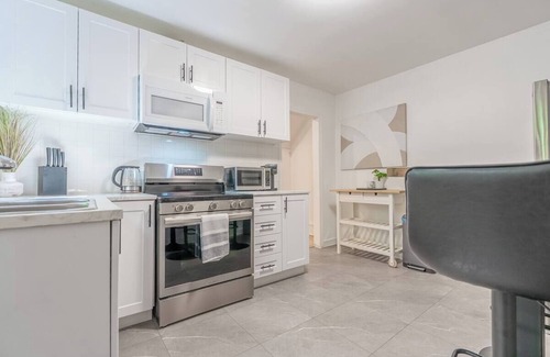 Centretown West Apartment | 2Bed | Little Italy Living