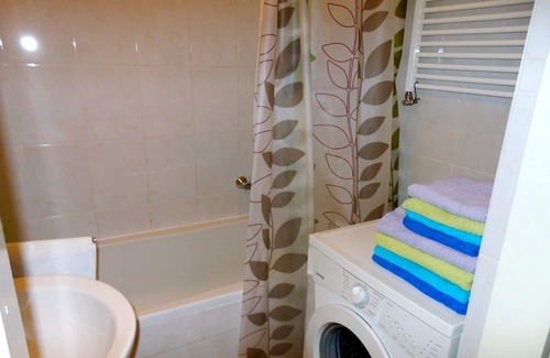 Vienna Apartment | 2bedroom Family Home, Air-Conditioning, Cable TV, Wifi, Metro