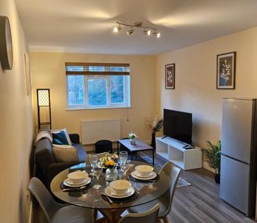 Reading Apartment | 2Bedroom Flat Western Elms Free Parking Reading