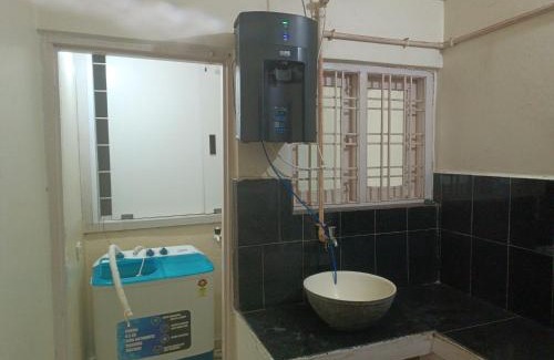 Kukatpalli Apartment | 2BHK AC Hitech City Comfortable Affordable