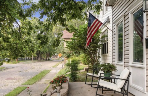 Clifton House | 2BR/1Bath-Long Term - Frankfort Ave-Coming -Dec