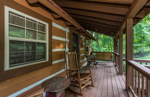 Helmsburg Cabin | 2BR, 2 BA Log Cabin