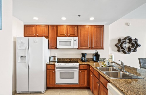 West Panama City Beach Condo | 2BR + 2 Bunk areas, end unit with large balcony, waterpark, beach service