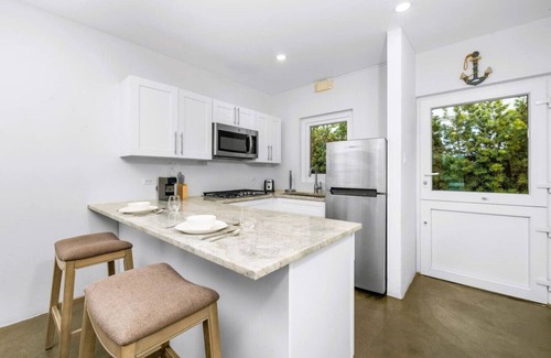 Washington House | 2BR/2BA 4MINS to Beach at LUX Villa 4 by Bocobay