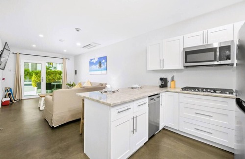 Washington House | 2BR/2BA 4MINS to Beach at LUX Villa 4 by Bocobay