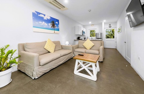 Washington House | 2BR/2BA 4MINS to Beach at LUX Villa 5 by Bocobay