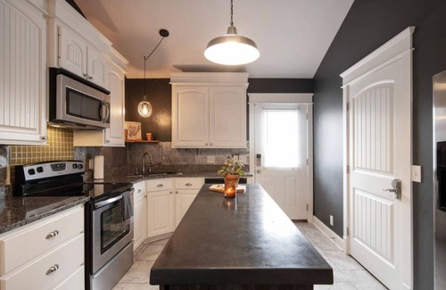 East End House | 2br/2ba Historic Home walking distance to downtown/5 points East Nashville