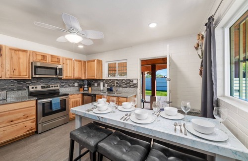Tucson House | 2BR/2BA w/Jacuzzi & Putting Green Close to Airport