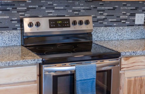 Tucson House | 2BR/2BA w/Jacuzzi & Putting Green Close to Airport