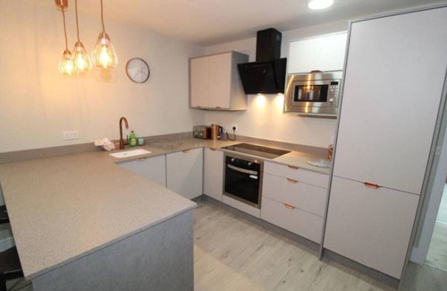 Preston Apartment | 2BR 2BATH Flat in Central Preston for 5 Guests