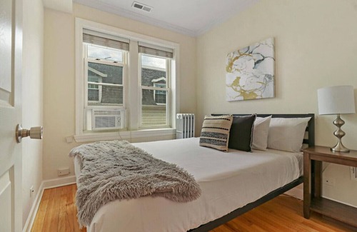 Old Irving Park Apartment | 2BR Alluring Apartment with Laundry