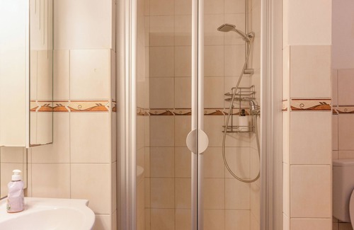 Matzleinsdorf Apartment | 2BR Apartment Central Long Stay