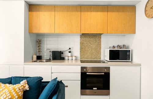 Adelaide Central Business District Apartment | 2BR Apartment on Balfours Way